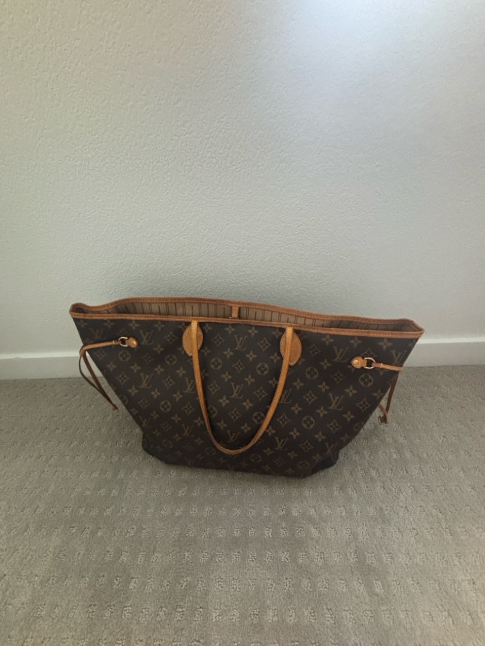 Louis Vuitton 
LV Monogram Neverfull GM - Picture 2 of 15